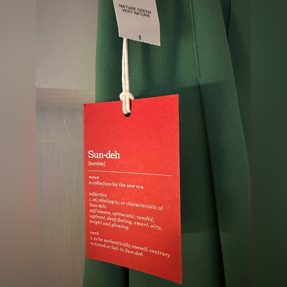 Aritzia Size 6 Skirt! 💚 - Picture 3 of 4